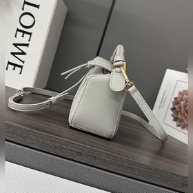 Мини-сумка Loewe Puzzle из гладкой тел