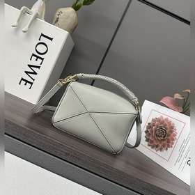 Мини-сумка Loewe Puzzle из гладкой тел