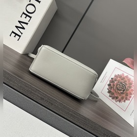 Мини-сумка Loewe Puzzle из гладкой тел