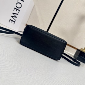 Мини-сумка Loewe Puzzle из гладкой тел