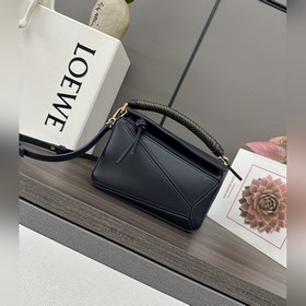 Мини-сумка Loewe Puzzle из гладкой тел