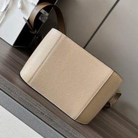 Loewe  Мягкая кожа с зернистой тексту