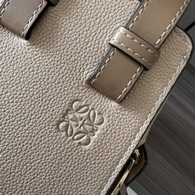 Loewe  Мягкая кожа с зернистой тексту