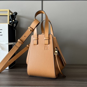 Loewe  Мягкая кожа с зернистой тексту