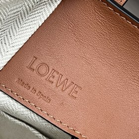 Сумка Loewe Hammock из классической те
