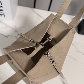 Loewe  Мягкая кожа с зернистой тексту
