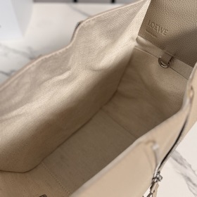 Loewe  Мягкая кожа с зернистой тексту