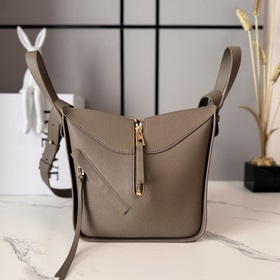 Loewe Мягкая зернистая телячья кожа. 
