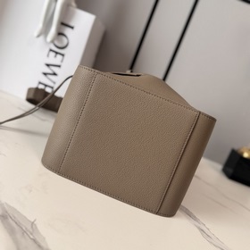 Loewe Мягкая зернистая телячья кожа. 