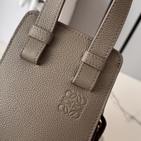 Loewe Мягкая зернистая телячья кожа. 