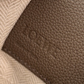Loewe Мягкая зернистая телячья кожа. 
