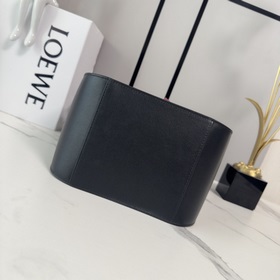 Новая модель сумки Loewe Hammock в све
