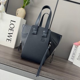 Loewe  Мягкая кожа с зернистой тексту