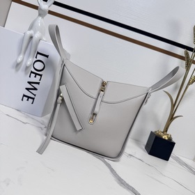 Loewe Мягкая зернистая телячья кожа. 