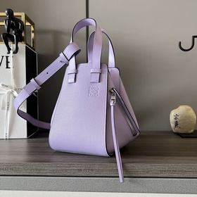 Loewe Мягкая кожа бычка. Компактная с