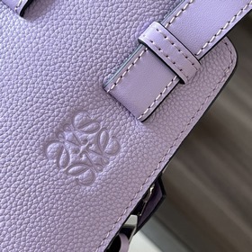 Loewe Мягкая кожа бычка. Компактная с