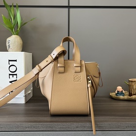 Loewe Мягкая зернистая телячья кожа. 
