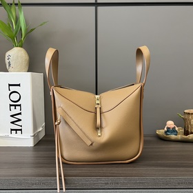 Loewe Мягкая зернистая телячья кожа. 