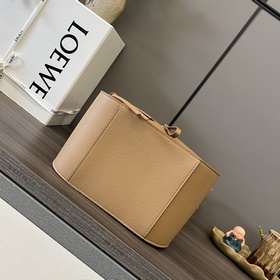 Loewe Мягкая зернистая телячья кожа. 