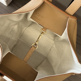 Loewe Мягкая зернистая телячья кожа. 
