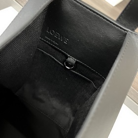 Сумка Loewe Hammock из классической те