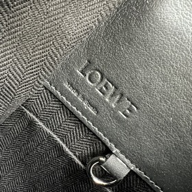 Сумка Loewe Hammock из классической те