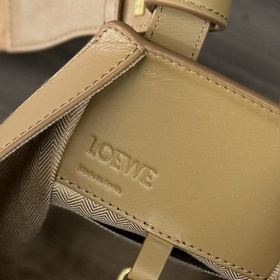 Loewe Сумка Hammock из атласной теляч