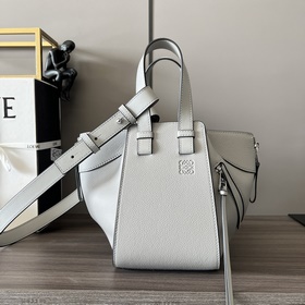 Loewe  Мягкая кожа с зернистой тексту
