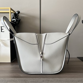 Loewe  Мягкая кожа с зернистой тексту