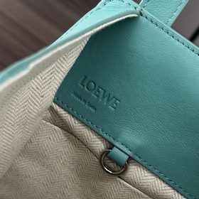 Сумка Loewe Hammock из классической те