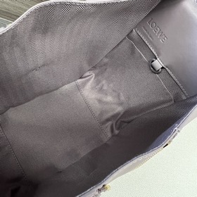 Loewe  Сумка Hammock из атласной теля