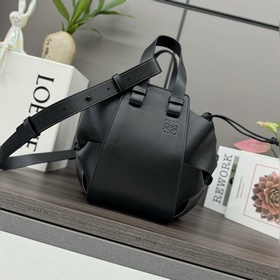 Сумка Loewe Hammock Compact из мягкой