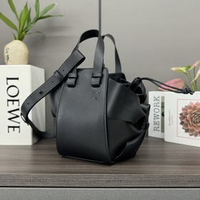 Сумка Loewe Hammock Compact из мягкой 