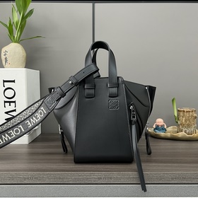 Loewe Сумка Hammock из атласной теляч