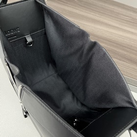 Loewe Сумка Hammock из атласной теляч