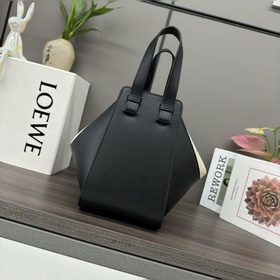 Сумка Loewe Hammock Compact из мягкой 