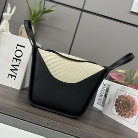 Сумка Loewe Hammock Compact из мягкой 