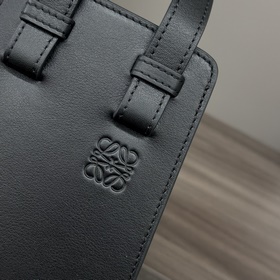 Сумка Loewe Hammock Compact из мягкой 
