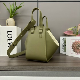 Сумка Loewe Hammock Compact из мягкой