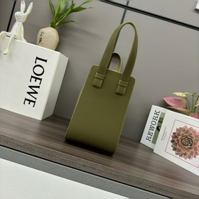 Сумка Loewe Hammock Compact из мягкой 