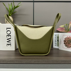 Сумка Loewe Hammock Compact из мягкой 