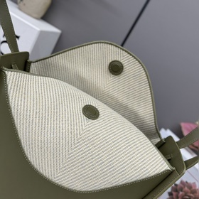 Сумка Loewe Hammock Compact из мягкой 