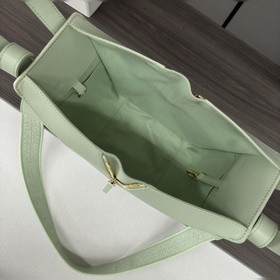 Loewe Сумка Hammock из атласной теляч