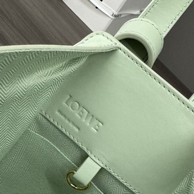 Loewe Сумка Hammock из атласной теляч