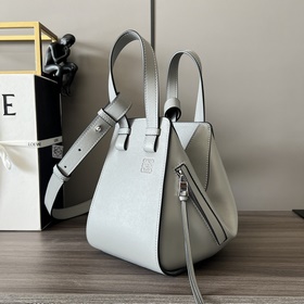 Loewe Мягкая кожа бычка. Компактная с