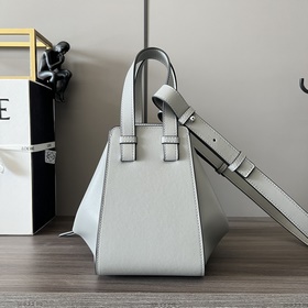 Loewe Мягкая кожа бычка. Компактная с