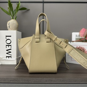 Loewe Сумка Hammock из атласной теляч