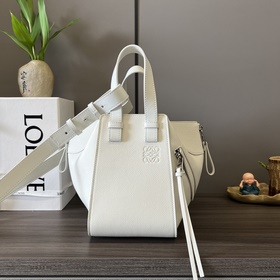 Loewe Мягкая зернистая телячья кожа. 