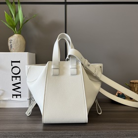 Loewe Мягкая зернистая телячья кожа. 