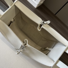 Loewe Мягкая зернистая телячья кожа. 